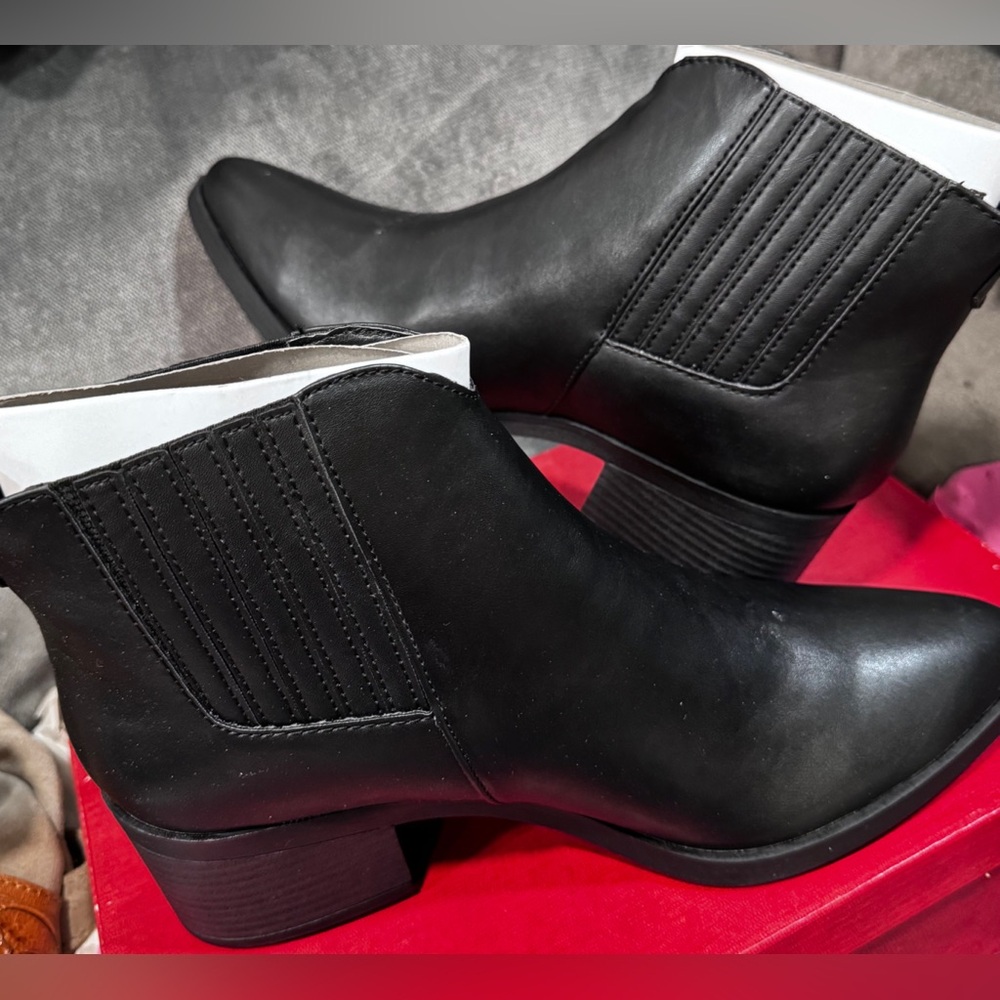 Dunes Black Chelsea Ankle Boots – Women’s 9 1/2